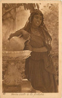 Scènes Et Types - Afrique Du Nord - Femme Arabe à La Fontaine - Animée - CPA - Voyagée En 1921 - Voir Scans Recto-Verso - Afrique