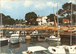 *CPM - 83 - BOULOURIS - Bateaux à Quai - Boulouris