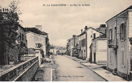 LA PACAUDIERE - La Rue De La Poste - Très Bon état - La Pacaudiere