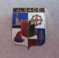 INSIGNE BADGE ÉMAILLÉ - ALSACE- HAUT RHIN - ARMOIRIES COLMAR - MULHOUSE- ALTKIRCH - THANN - GUEBWILLER -  EXCELLENT ETAT - Sonstige & Ohne Zuordnung