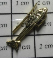 1718A Pin's Pins / Beau Et Rare / AVIATION / PETIT HELICOPTERE METAL JAUNE AEROSPATIALE - Avions