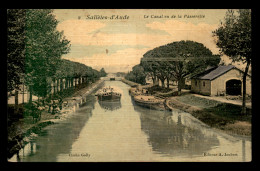 11 - SALLELES-D'AUDE - LE CANAL VU DE LA PASSERELLE - PENICHES - CARTE TOILEE ET COLORISEE - Salleles D'Aude