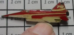 210B Pin's Pins / Beau Et Rare / AVIATION / AVION USA ROUGE ET BLANC MODELE A IDENTIFIER - Avions