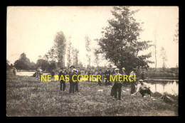 PECHE - CONCOURS DE PECHE A LA LIGNE EN RIVIERE - CARTE PHOTO ORIGINALE - Pesca