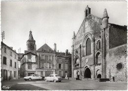 79. Gf. AIRVAULT. La Place De L'Eglise. 97 - Airvault