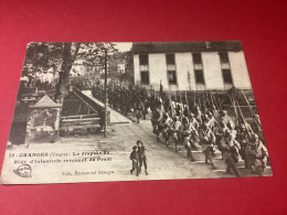 GRANGES SUR VOLOGNE. Militaria. Le Drapeau Revenant Du Front - Granges Sur Vologne