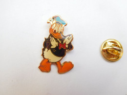 Beau Pin's , Disney , Donald , Signé Arthus Bertrand - Disney