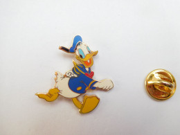 Superbe Pin's En EGF , Disney , Donald , Signé Disney - Disney