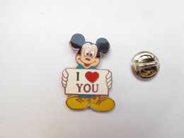 Superbe Pin's En EGF , Disney , Mickey  , I Love You  , Non Signé - Disney