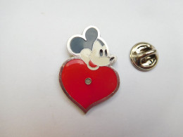 Beau Pin's, Disney , Mickey , Cœur , Argenté , Non Signé - Disney