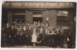 ASHTON UNDER LYNE - ALMA BRIDGE INN - SHAWS FINE ALES - PUB - GROUP PHOTO - MANCHESTER - RP - Manchester