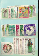 Carnet De MONGOLIE = Plus De 330 Timbres. - Collections (en Albums)