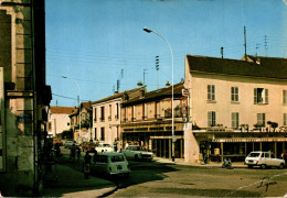 92 - BAGNEUX / LA PLACE DE LA REPUBLIQUE - AUTOS - Bagneux