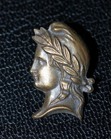 Broche "Tête De Marianne / République Française" Religious Pin - Administración