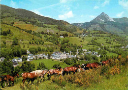 Animaux - Chevaux - Sur Les Monts Du Cantal - Saint Jacques Des Blats - Au Loin Le Puy Griou - Horses - Pferde - CPM - C - Pferde