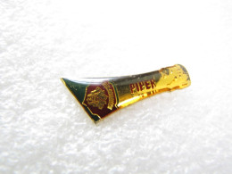 PIN'S      CHAMPAGNE  PIPER HEIDSIECK - Getränke