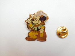 Beau Pin's , Disney , Mickey , Cowboy , Verso Lisse - Disney