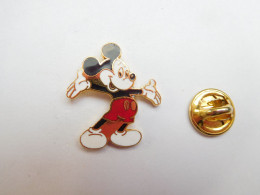 Superbe Pin's En EGF , Disney , Mickey , Doré , Signé Disney - Disney