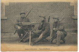 Camp De BEVERLOO : Une Mitrailleuse - Armée Belge - RARE VARIANTE - Leopoldsburg (Camp De Beverloo)