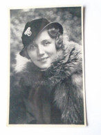 D201819   CPA   Netherlands  Cancel  1935  Heerenveen  - Woman In Fur Coat With Hat - Covers & Documents