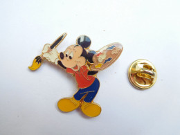 Beau Pin's , Disney , Mickey Peintre , Signé Disney Arthus Bertrand , Petites Lettres - Disney