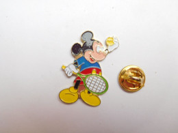 Beau Pin's En Relief  , Disney , Mickey , Tennis , Signé Disney - Disney