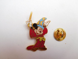 Beau Pin's En EGF , Disney , Mickey , Magicien , Signé Disney Made In Taïwan - Disney