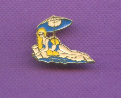 Rare Pins Femme Fille Pin Up Pornichet Loire Atlantique Q559 - Pin-ups