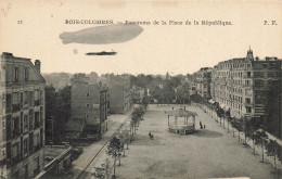 Bois Colombes * Aviation * Ballon Dirigeable Zeppelin * Panorama De La Place De La République - Colombes