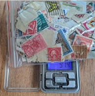 STAMP WORLD WIDE  Lot Off Paper Kiloware Philatelic Collection Used 800-1500pcs - Kilowaar (min. 1000 Zegels)