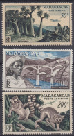 TIMBRE MADAGASCAR POSTE AERIENNE N° 75/77 NEUFS * GOMME TRACE DE CHARNIERE - Luftpost