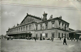 13* MARSEILLE  Gare St Charles  (CPSM  9x14cm)       RL36.1137 - Bahnhof, Belle De Mai, Plombières