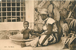 Scènes Et Types - Afrique Noire - Le Bain - Mère Et Son Enfant - Animée - Correspondance - CPA - Voyagée En 1915 - Voir  - Afrique