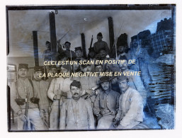 PLAQUE DE VERRE NEGATIVE 9x12 - GROUPE DE MILITAIRES - WW1 - Plaques De Verre