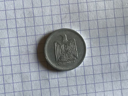 Pièce Égypte De 10 Millièmes Années 1958/66 - Egypt