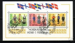 FÄRÖER BLOCK 1 GESTEMPELT(USED) HAUS DES NORDENS 1983 TRACHTEN - FLAGGEN - Färöer Inseln