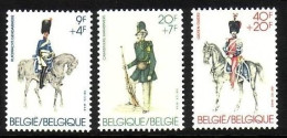 BELGIEN MI-NR. 2083-2085 POSTFRISCH(MINT) MILITÄRUNIFORMEN (I) PFERDE - Militaria