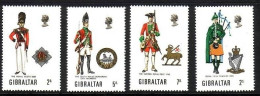GIBRALTAR MI-NR. 237-240 POSTFRISCH MILITÄRUNIFORMEN (II) 1970 - Gibraltar