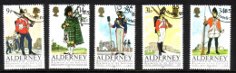 ALDERNEY MI-NR. 23-27 O HISTORISCHE UNIFORMEN - Alderney