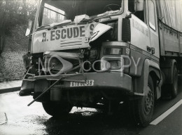 Grande Photo Camion BERLIET Accidenté - Automobiles