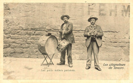 Paris * Les Petits Métiers Parisiens * Les Chignoleurs De Lavoirs * Tambour Musique Musiciens Instruments - Artisanry In Paris