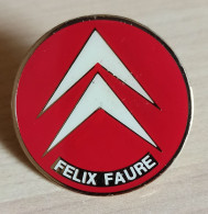 Pin's Citroën Felix Faure. Gros Pin's - Citroën