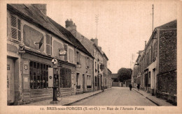 91 - BRIIS SOUS FORGES / RUE DE L'ARMEE PATON - POMPE A ESSENCE - Briis-sous-Forges