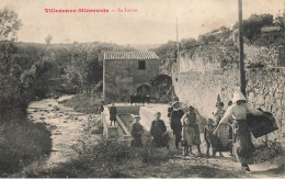 Villeneuve Minervois * Le Lavoir Du Village * Laveuses Lavandières Blanchisseuses * Villageois - Autres & Non Classés