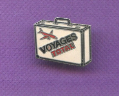 Rare Pins Total ( Essence ) Voyages Avion Valise Egf Q704 - Carburanti