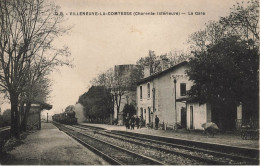 Villeneuve La Comtesse * La Gare * Train Locomotive Machine Ligne Chemin De Fer Charente Inférieure - Other & Unclassified