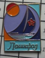 2120 Pin's Pins : BEAU ET RARE / BATEAUX / VOILE VOILIER RUSSE SOVIETIQUE LENINGRAD ? - Boten