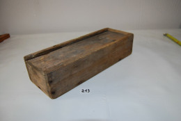 C213 Ancienne Boite En Bois - Cajas/Cofres