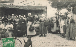 La Flotte , Ile De Ré * Le Marché * Market Coiffe Costume * Villageois - Ile De Ré