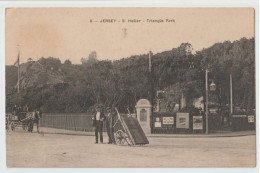 ROYAUME UNI - JERSEY - SAINT HELIER - TRIANGLE PARK - ATTELAGE - CHARRETTE A BRAS - CLICHE PEU COURANT ? - 2 SCANS - - St. Helier